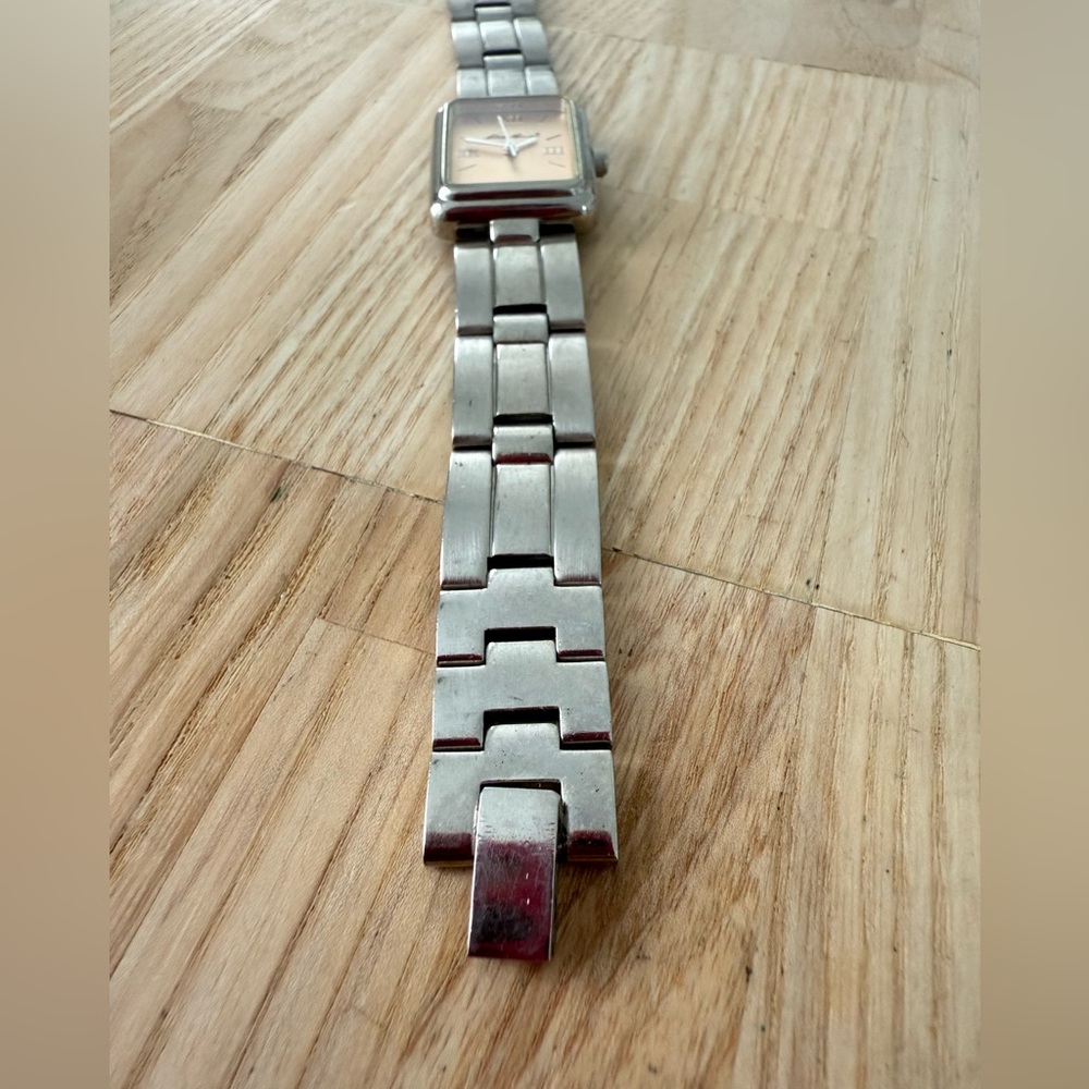 Eddie Bauer ladies tank style silver tone metal watch NEW BATTERY - Picture 5 of 11